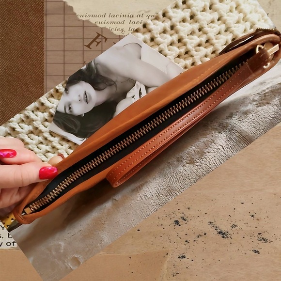 VINTAGE COACH LARGE SLIM CLUTCH IN BRITISH TAN 9555 - Picture 6 of 14